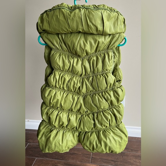 Like new Women Puff Vest - Picture 3 of 10